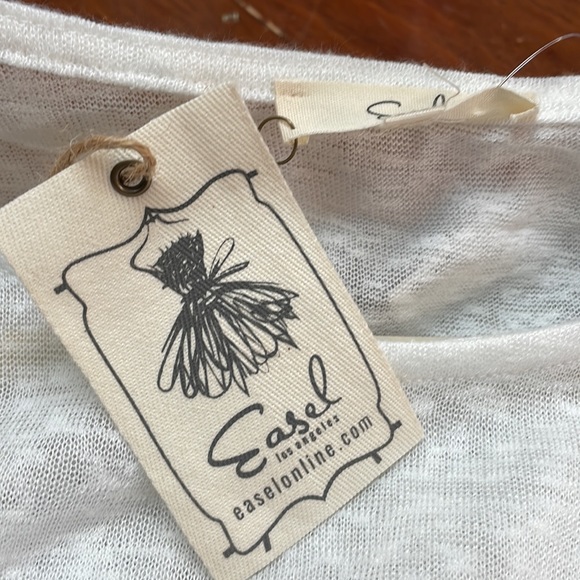 Double Ruffle top. White. Easel - Picture 4 of 5